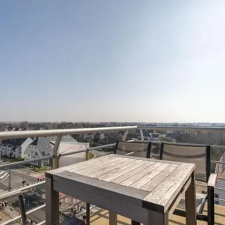 Apollo X With Seaview Apartment *